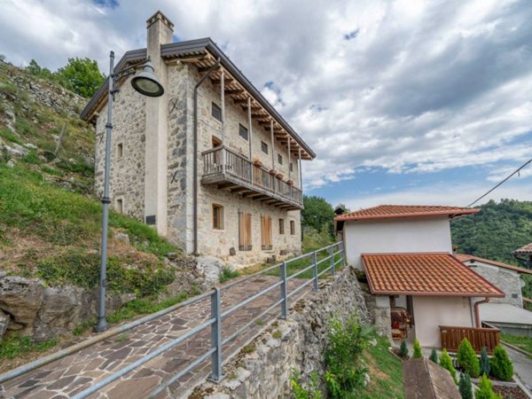 casa indipendente in vendita a Savogna in zona Dus