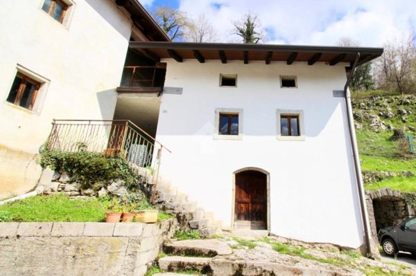 casa indipendente in vendita a Savogna in zona Iellina