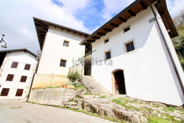 casa indipendente in vendita a Savogna in zona Iellina