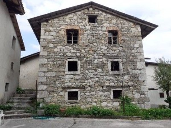 casale in vendita a Savogna