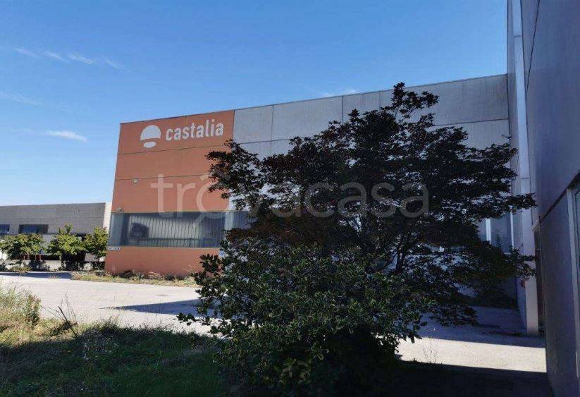 locale commerciale in vendita a Sedegliano in zona Gradisca