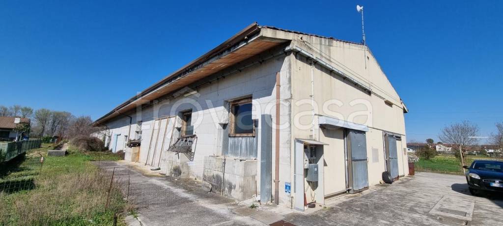 locale commerciale in vendita a Sedegliano in zona Gradisca