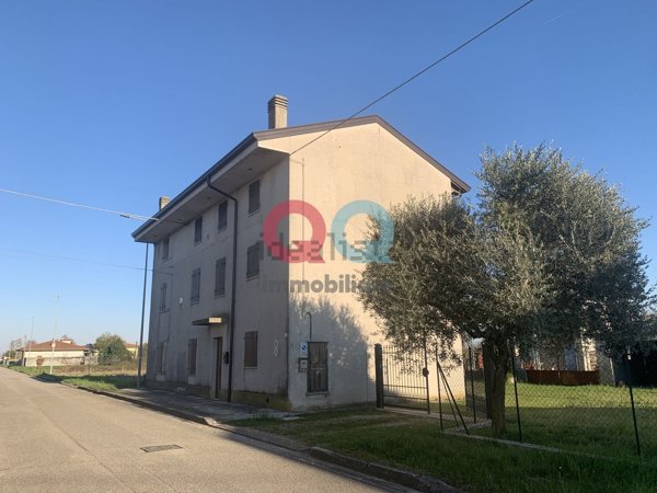 casa indipendente in vendita a Sedegliano in zona Turrida