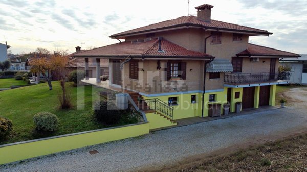 casa indipendente in vendita a Sedegliano in zona Grions