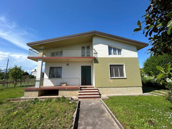 casa indipendente in vendita a Sedegliano in zona Turrida