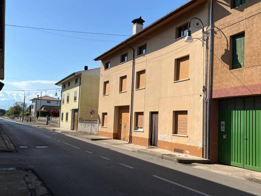 casa indipendente in vendita a Sedegliano in zona Grions