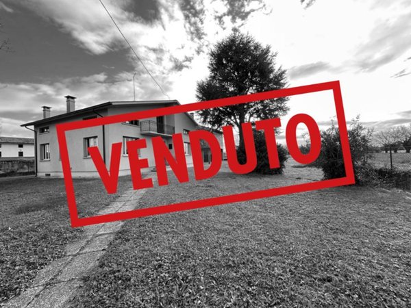 casa indipendente in vendita a Sedegliano
