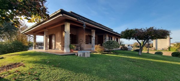 casa indipendente in vendita a Sedegliano in zona Grions