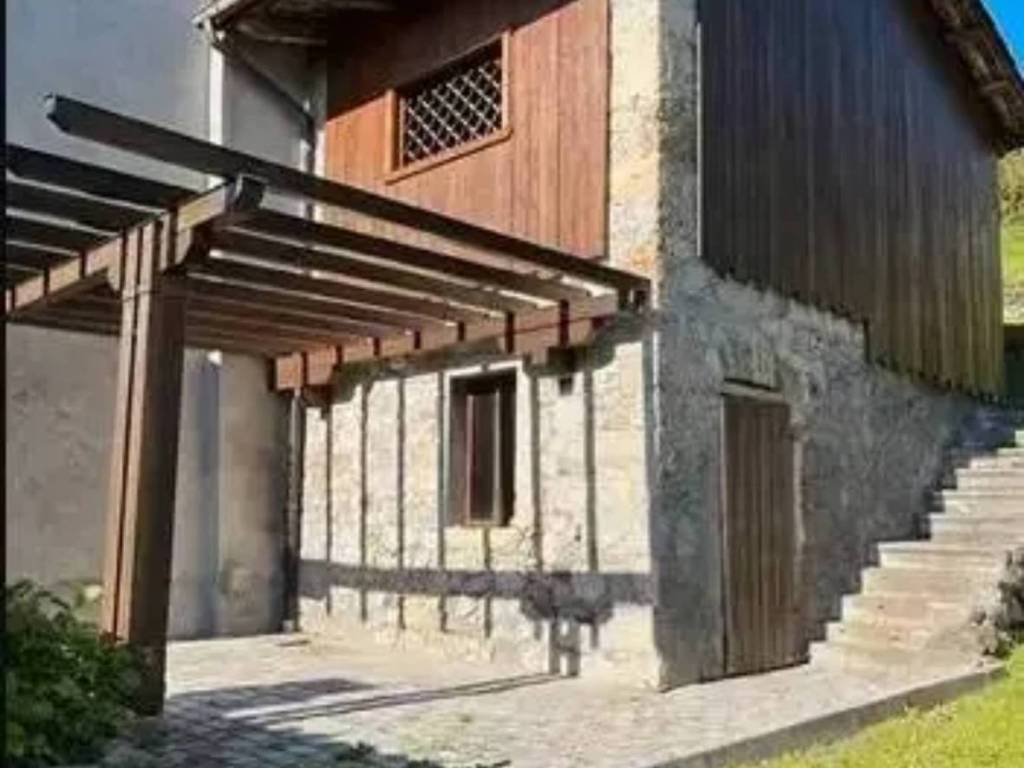 casa indipendente in vendita a Socchieve in zona Feltrone