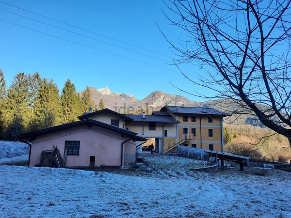 casa indipendente in vendita a Socchieve in zona Priuso