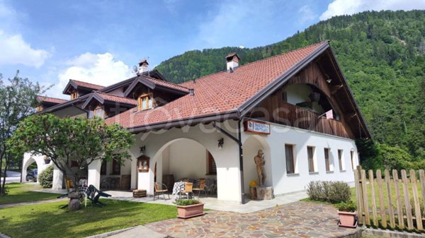 negozio in vendita a Sutrio in zona Zoncolan