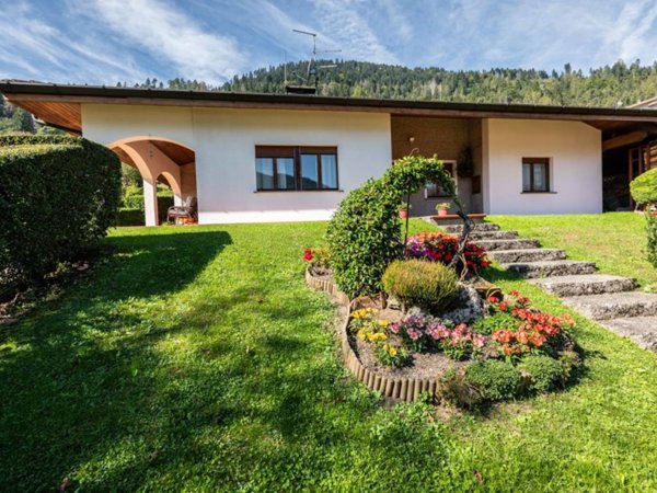 casa indipendente in vendita a Sutrio in zona Zoncolan