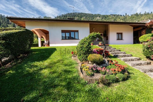 casa indipendente in vendita a Sutrio in zona Zoncolan