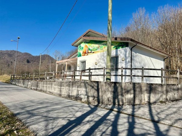negozio in vendita a Taipana in zona Platischis