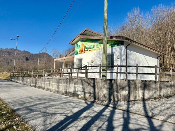 casa semindipendente in vendita a Taipana