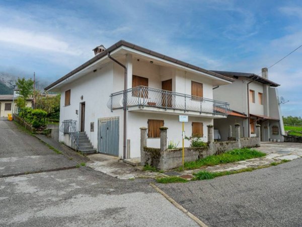 casa indipendente in vendita a Taipana in zona Montemaggiore