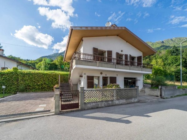 casa indipendente in vendita a Taipana in zona Monteaperta