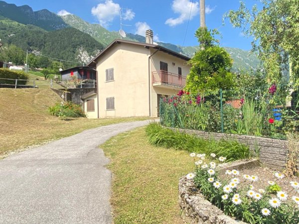 casa indipendente in vendita a Taipana in zona Monteaperta