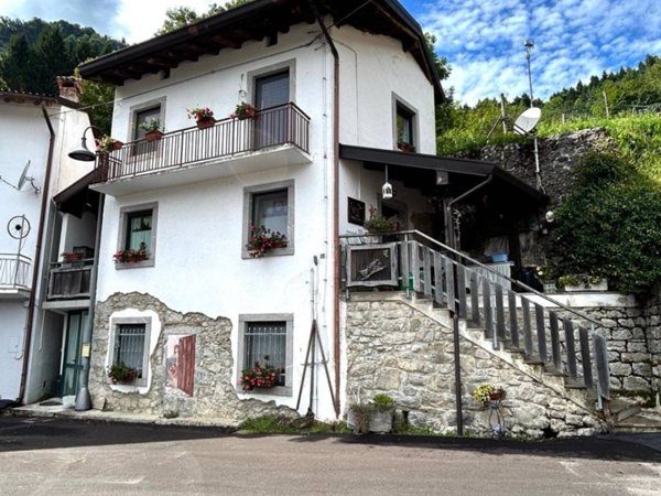 casa indipendente in vendita a Taipana in zona Prossenicco