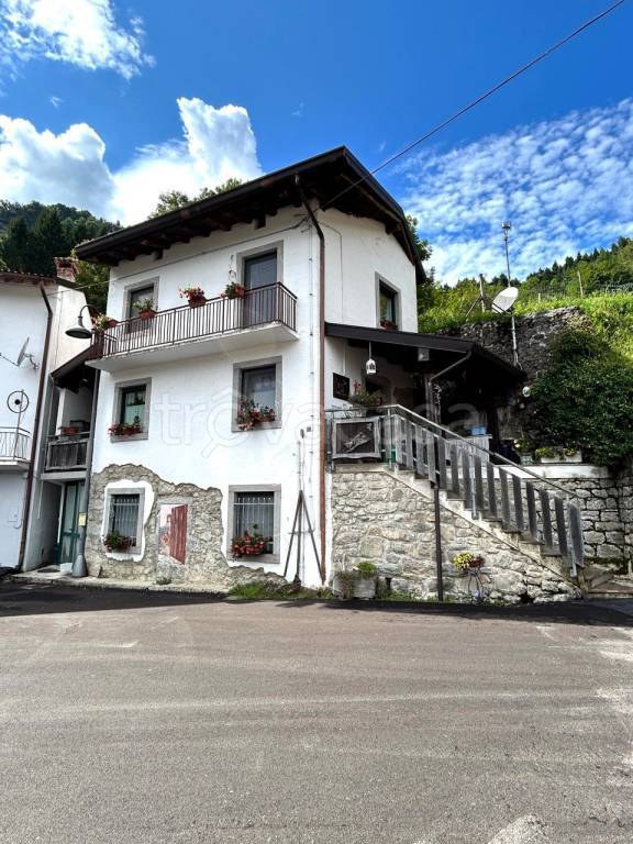 casa indipendente in vendita a Taipana in zona Prossenicco