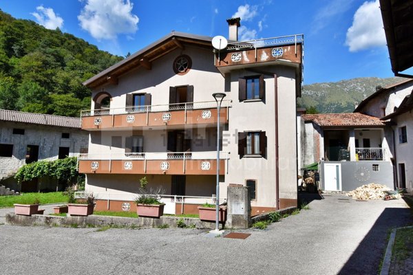 casa indipendente in vendita a Taipana in zona Monteaperta