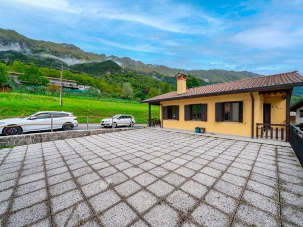 casa indipendente in vendita a Taipana in zona Monteaperta