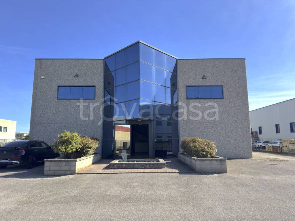 locale commerciale in vendita a Talmassons in zona Flumignano