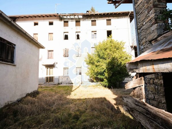 casa indipendente in vendita a Tarcento