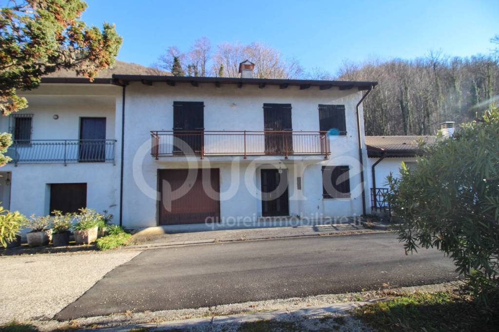 casa indipendente in vendita a Tarcento in zona Ciseriis