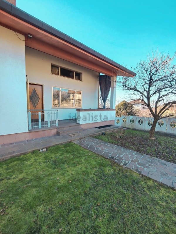 casa indipendente in vendita a Tarcento in zona Segnacco