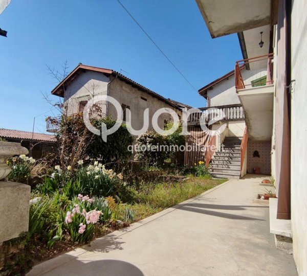 casa indipendente in vendita a Tarcento in zona Segnacco