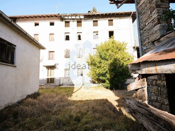 esavano in vendita a Tarcento