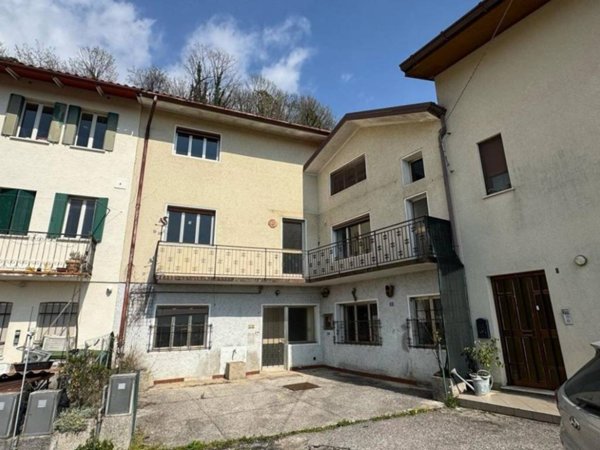 casa indipendente in vendita a Tarcento
