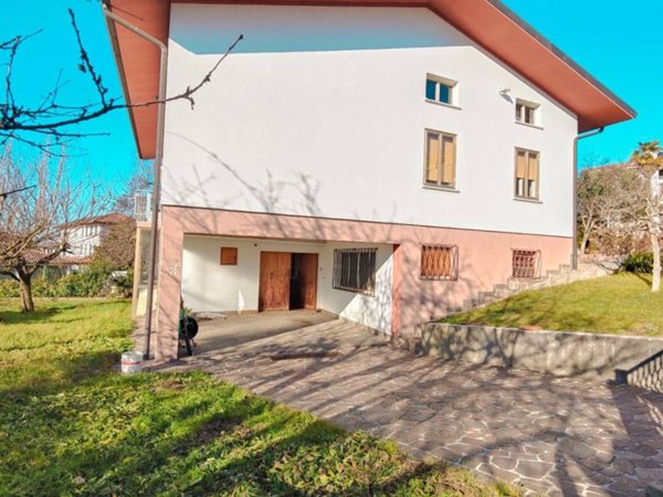 casa indipendente in vendita a Tarcento in zona Segnacco