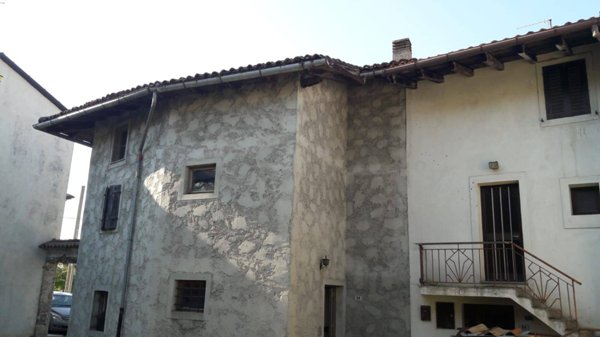 casa indipendente in vendita a Tarcento in zona Segnacco