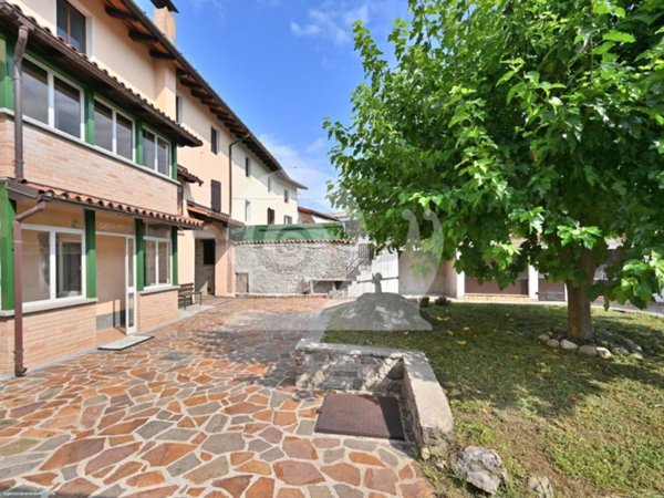 casa indipendente in vendita a Tarcento in zona Loneriacco