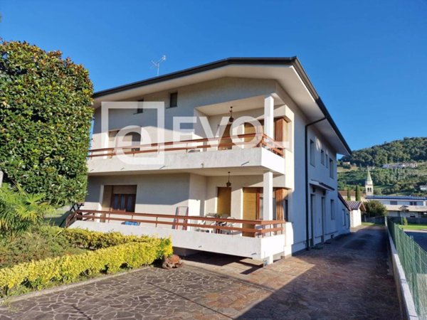 casa indipendente in vendita a Tarcento