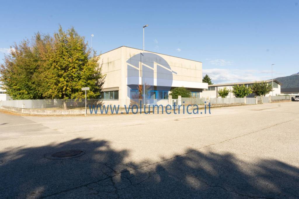 locale commerciale in vendita a Tarcento in zona Collalto