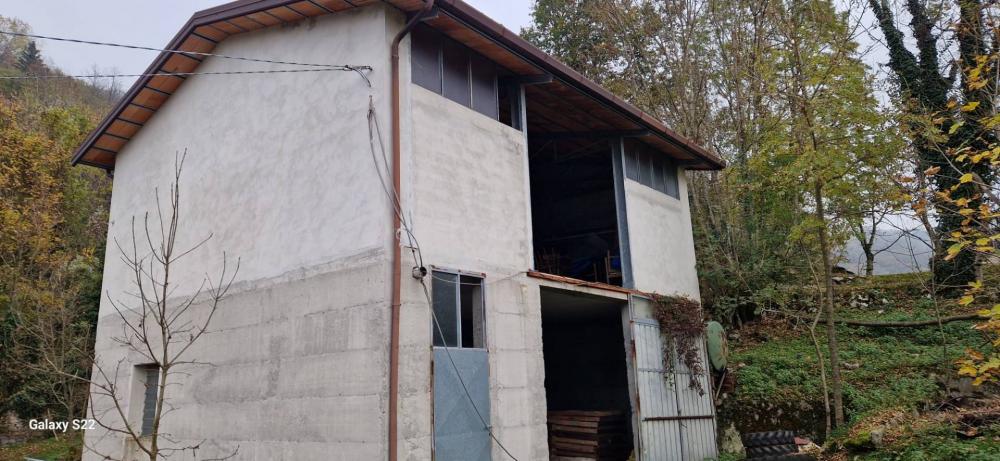 locale di sgombero in vendita a Tarcento