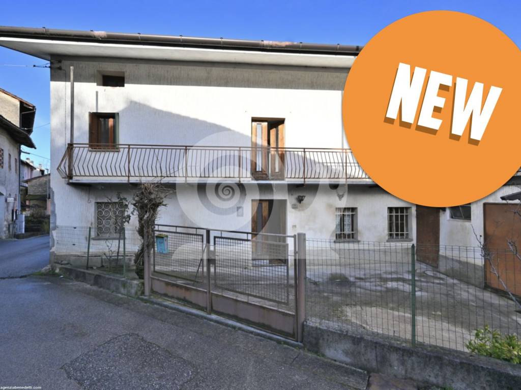 casa indipendente in vendita a Tarcento in zona Collerumiz