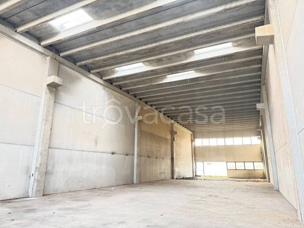 locale commerciale in vendita a Tarcento