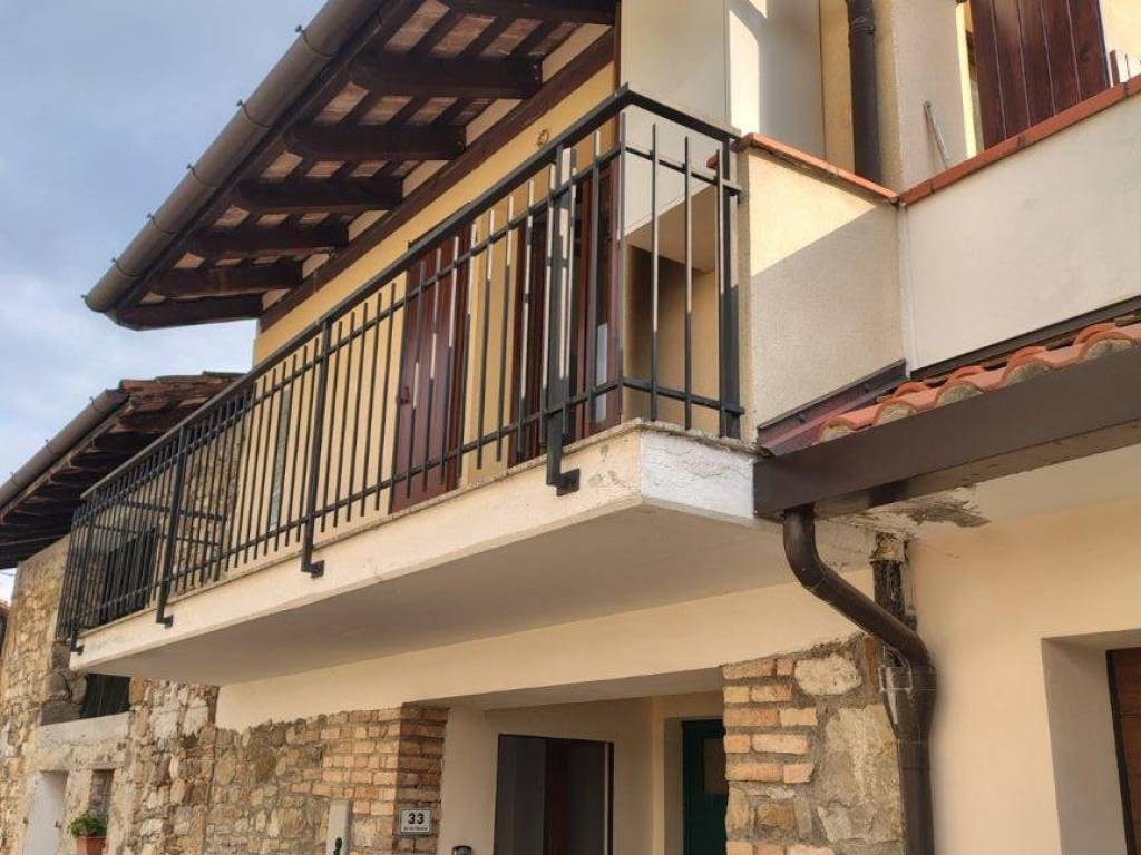 casa indipendente in vendita a Tarcento in zona Segnacco