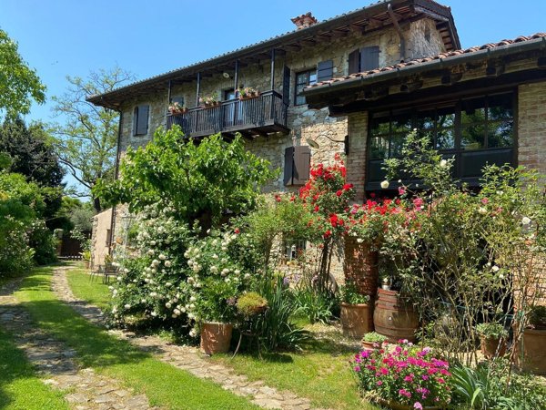 esavano in vendita a Tarcento