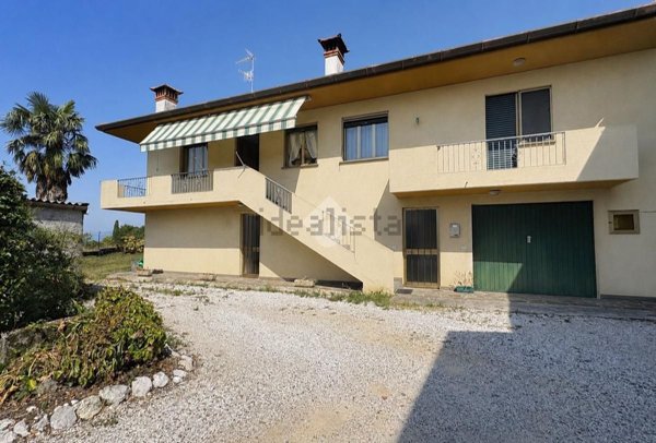appartamento in vendita a Tarcento in zona Loneriacco