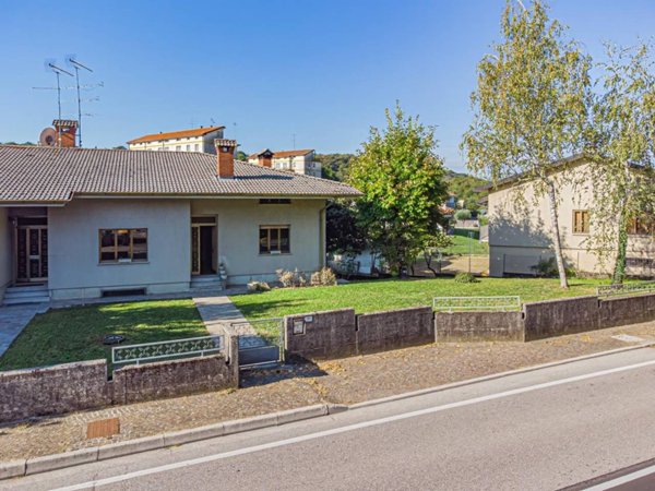casa indipendente in vendita a Tarcento