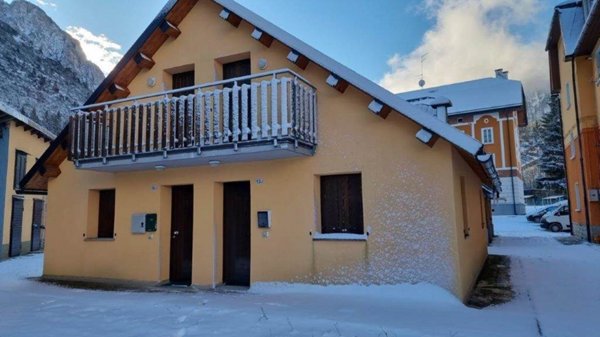 casa indipendente in vendita a Tarvisio in zona Cave del Predil