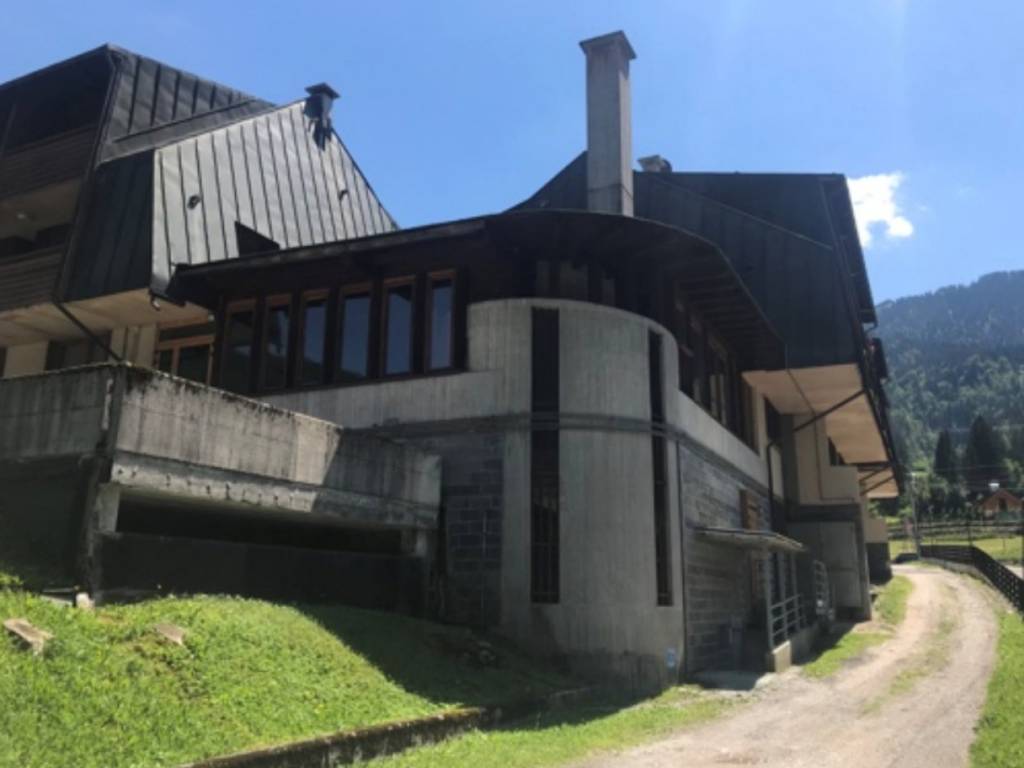 negozio in vendita a Tarvisio in zona Camporosso