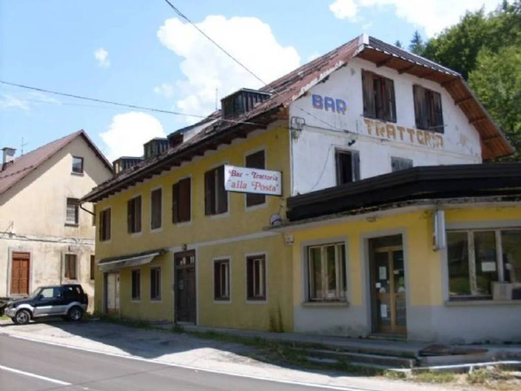 negozio in vendita a Tarvisio in zona Fusine in Valromana