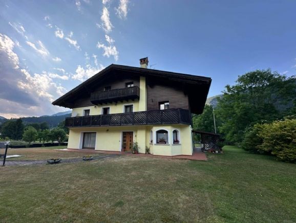 casa indipendente in vendita a Tarvisio in zona Camporosso