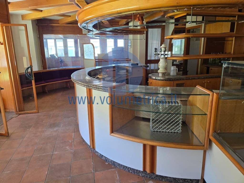 negozio in vendita a Tarvisio in zona Camporosso